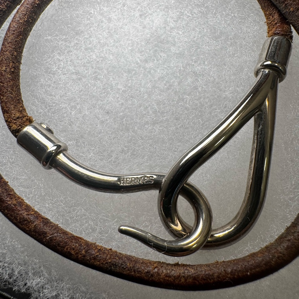 Hermés Brown Leather Bracelet with Silver Clasp - Picture 2 of 3